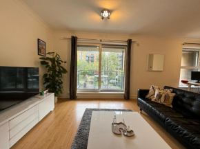 Inviting 2BD Flat with Gym 8 Mins to Tower Bridge